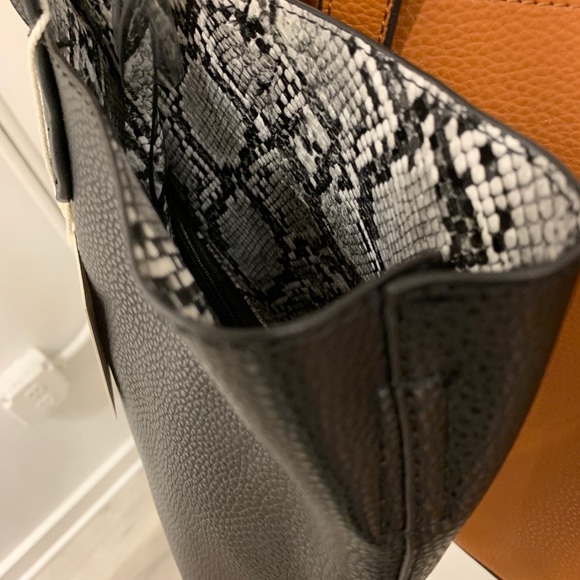 Black 3-N-1 Snake Print Tote {middle bag only} - Picture 2 of 3